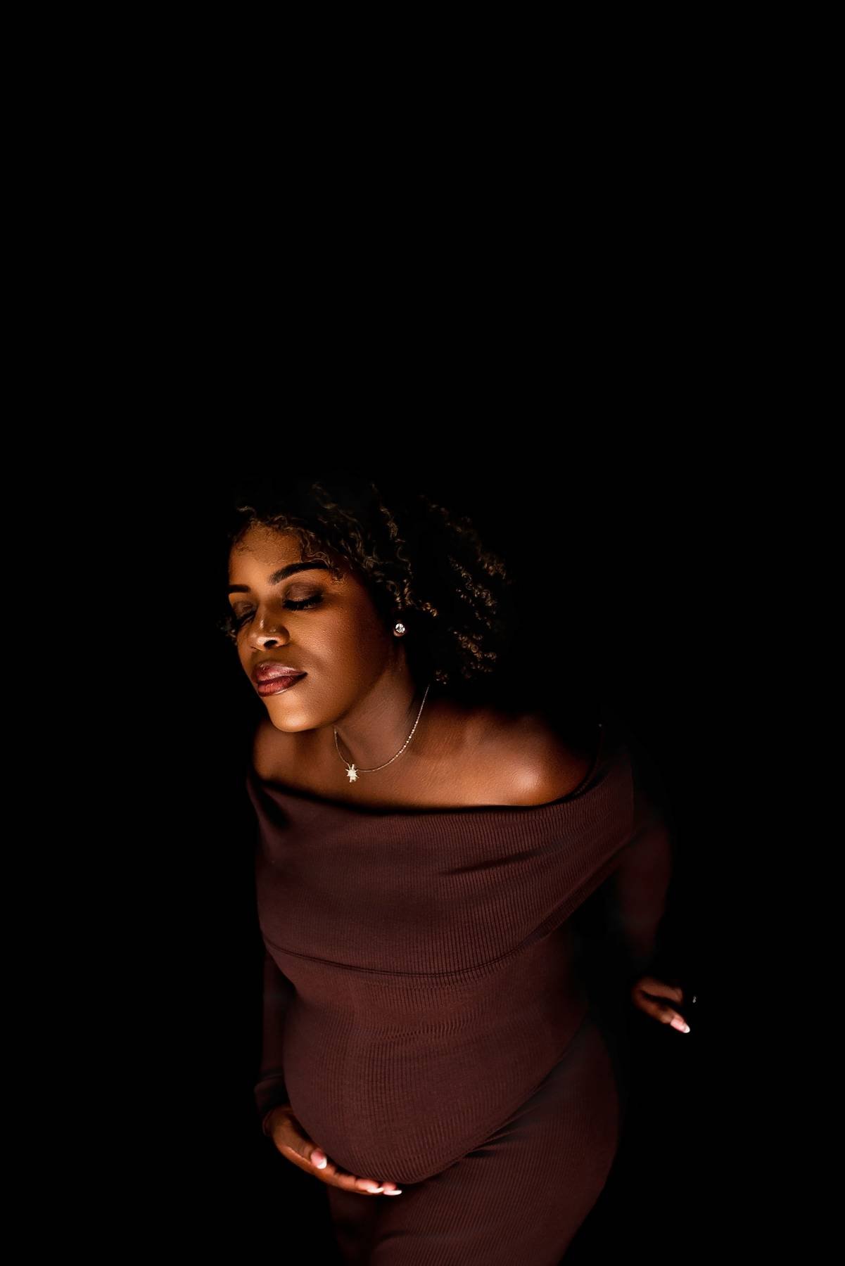 fine art maternity photography dramatic lighting Hamilton Temi Johnson Studios